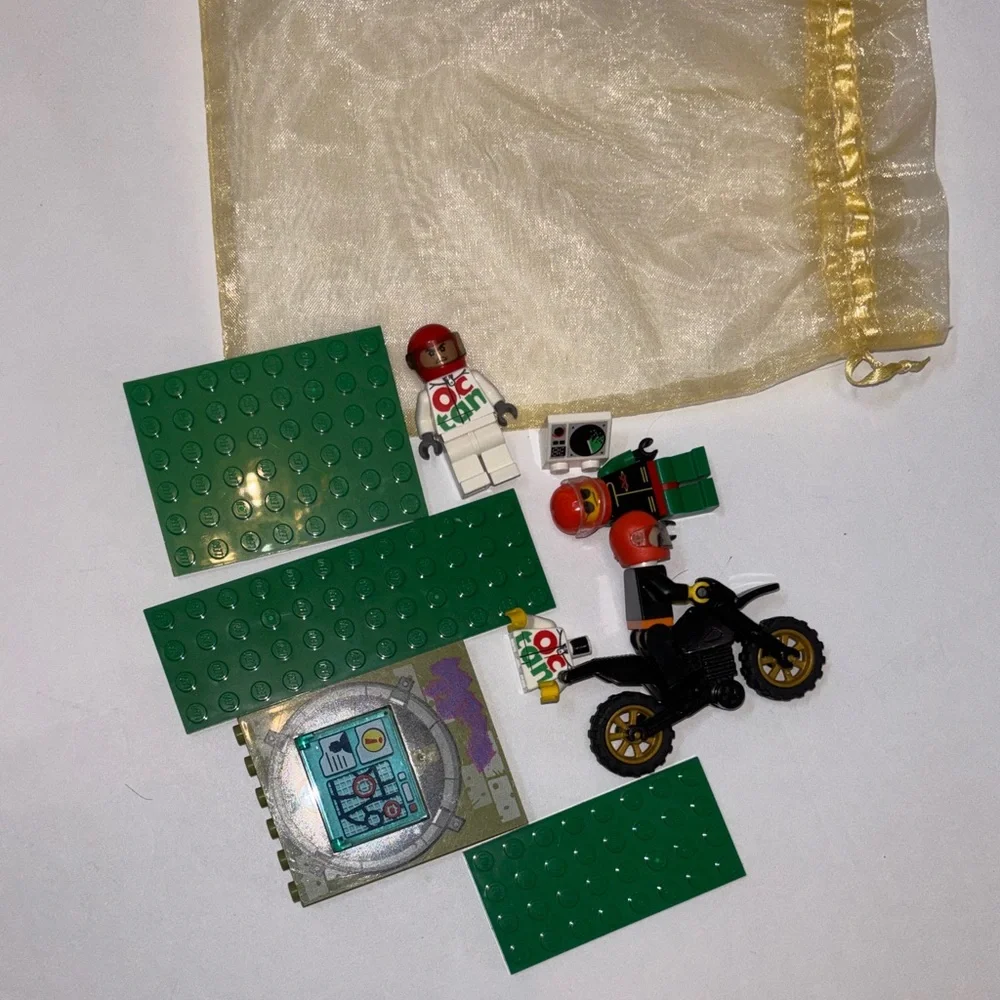LEGO-style Motorbike Minifigure Set with Green Baseplates
